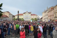 V Duchcově byli v noci po protiromské akci napadeni dva lidé: Policie má čtyři podezřelé!