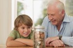Abyste měli v důchodu klid a bez obav mohli přidat třeba vnukům na jejich tajná přání, rozmyslete si, kam a jak své peníze budete investovat.