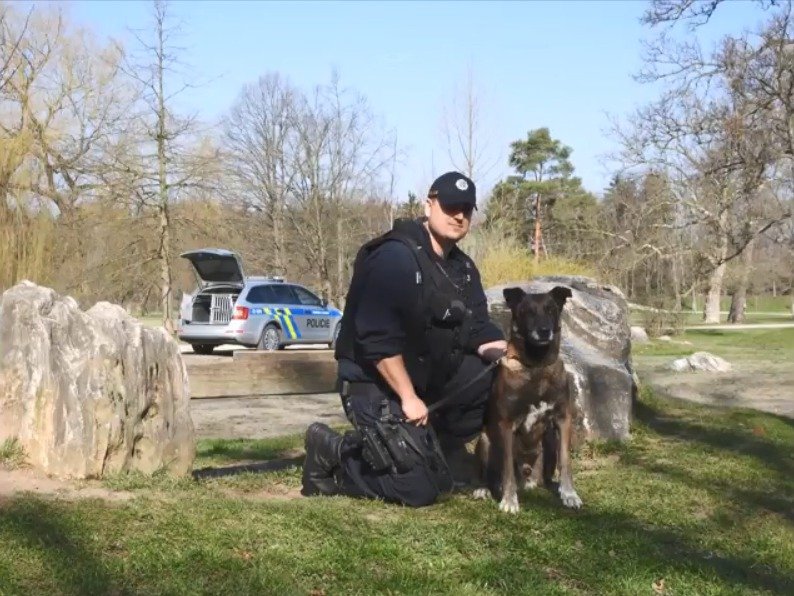 Policejní celebritě Bondovi bude v dubnu 10 let. 6. dubna odešel do důchodu.