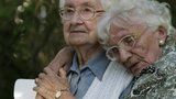 Nedávejte příbuzné do starobince: Poradíme, jak žít se seniory doma!