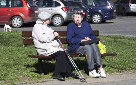 I přes těžkosti s financemi nejsou prý čeští důchodci se svým životem nespokojeni.