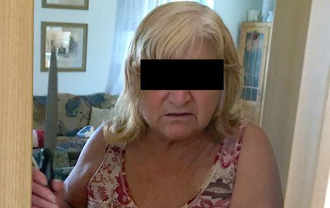 Důchodkyni (67) probudil v noci muž (46), který se k ní vloupal v Ostravě do domku. Ubodala ho.