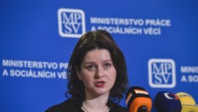 Ministryně práce a sociálních věcí Jana Maláčová (ČSSD), náměstkyně ministerstva práce a sociálních věcí Zuzana Jentschke Stöcklová a předsedkyně komise pro spravedlivé důchody Danuše Nerudová při představení nové důchodové komise (30. 1. 2019)