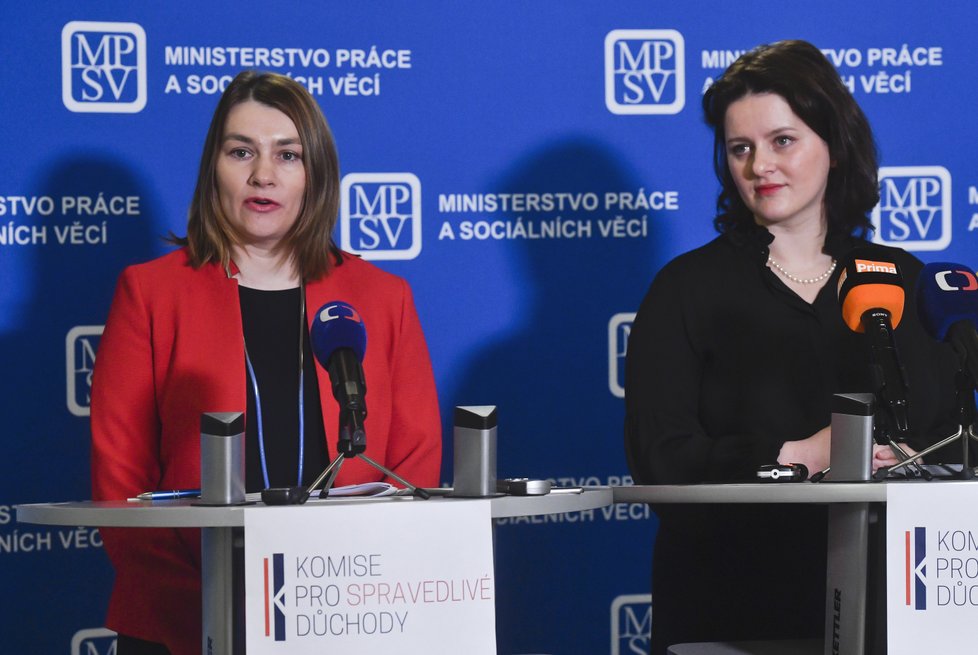 Ministryně práce a sociálních věcí Jana Maláčová (ČSSD), náměstkyně ministerstva práce a sociálních věcí Zuzana Jentschke Stöcklová a předsedkyně komise pro spravedlivé důchody Danuše Nerudová při představení nové důchodové komise (30. 1. 2019)