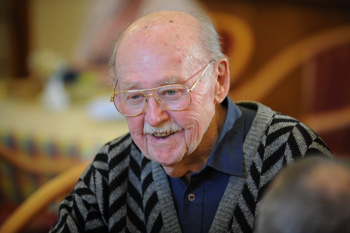 Lubomír Lipský (90) – děda Poláček 14 000 Kč „Nevyžiju z toho. Je to pro mě málo. Tím spíš, že jsem strašně nemocnej a potřebuju léky. Beru ze zásob a snažím se, pokud to ještě jde, hrát divadlo.“