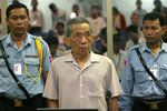 Ve věku 77 let zemřel jeden z nejvýše postavených představitelů režimu Rudých Khmerů známý jako Duch. Za podíl na genocidě si odpykával doživotí ve vězení (archivní foto)