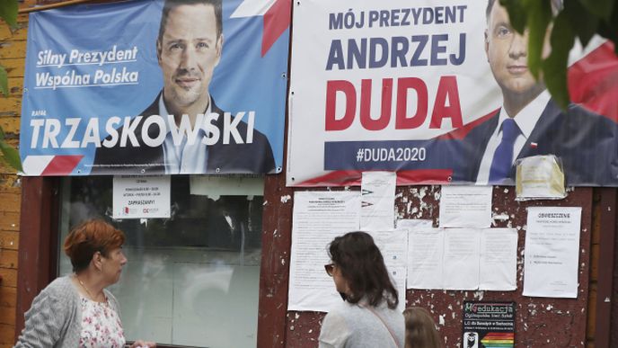 V druhém kole polských prezidentských voleb se utkají Andrzej Duda a Rafał Trzaskowski