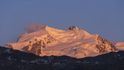 Jen o něco méně – 4634 metrů nad mořem, měří druhý nejvyšší vrchol Alp a Evropy, tedy švýcarská hora Dufourspitze v alpském masivu Monte Rosa. Vrchol byl pojmenován po tvůrci prvního topografického atlasu Švýcarska, generálu Dufourovi. S použitím ledovcového vybavení se na něj můžete vydat nejlépe v letní sezoně, tedy od června do září a počítejte s tím, že půjde o náročný výstup.