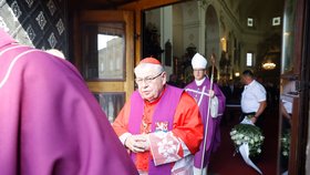 Zemřel kardinál Dominik Duka (†82).