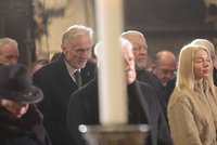 Pohřeb Duky: Vedle Babiše za končící vládu Výborný. Dorazil i Topolánek, bojující s rakovinou