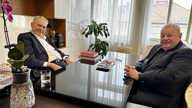 Exprezident Miloš Zeman ve své pražské kanceláři přijal kardinála Dominika Duku (2.10.2024).