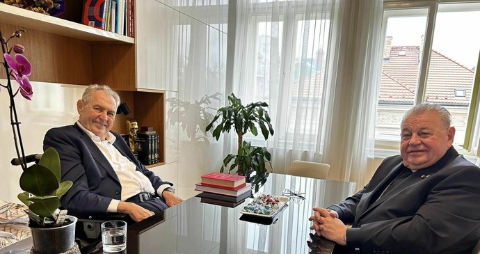 Exprezident Miloš Zeman ve své pražské kanceláři přijal kardinála Dominika Duku (2.10.2024).