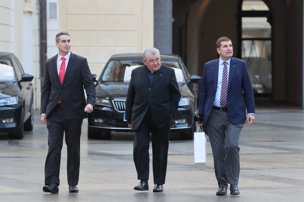 Z nedalekého arcibiskupství přišel prezidentovi Miloši Zemanovi popřát také kardinál Dominik Duka