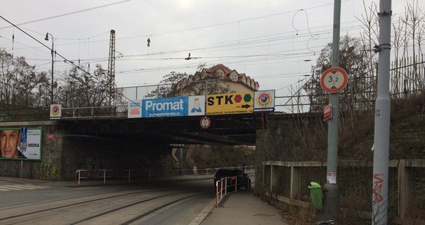 Kvůli opravě železnice bude téměř celý srpen omezena tramvajová doprava v Holešovicích. (ilustrační foto)