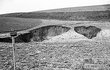 Propady slojí vyhloubily hluboké krátery.