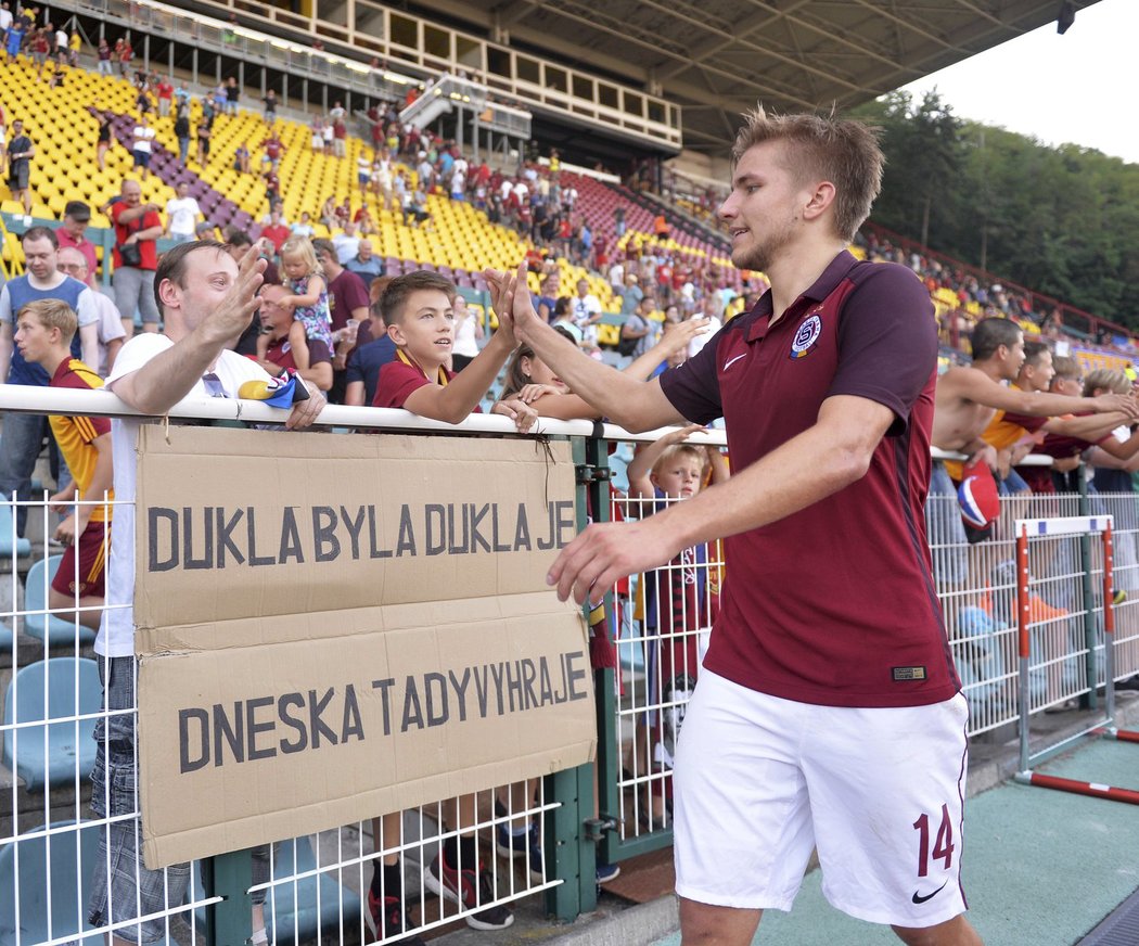 Záložník Sparty Martin Frýdek dal na Dukle dva góly a zařídil výhru