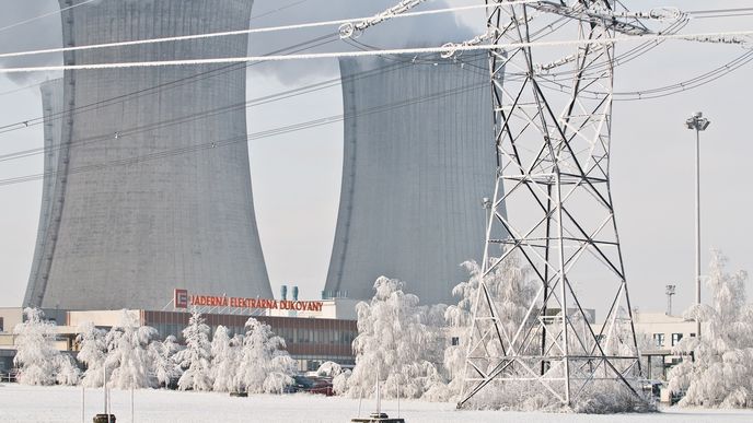 Zhruba v polovině prosince loňského roku vyšlo najevo, že ČEZ navzdory vyhlášeným plánům nestihne vypsat tendr na dostavbu jaderné elektrárny Dukovany tak, jak plánoval, tedy ještě v témže roce. Stejný scénář podle všeho nastane i letos.