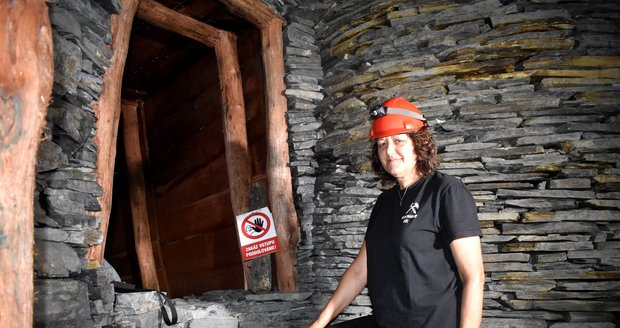 Alena Zemanová z oderské radnice představila novou zážitkovou trasu v břidlicovém Flascharově dole. Je otevřena od září ve štole Johann.