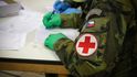 Koronavirus v Karviné: Kvůli Dolu Darkov vyrazila pomoci otestovat lidi i Armáda ČR