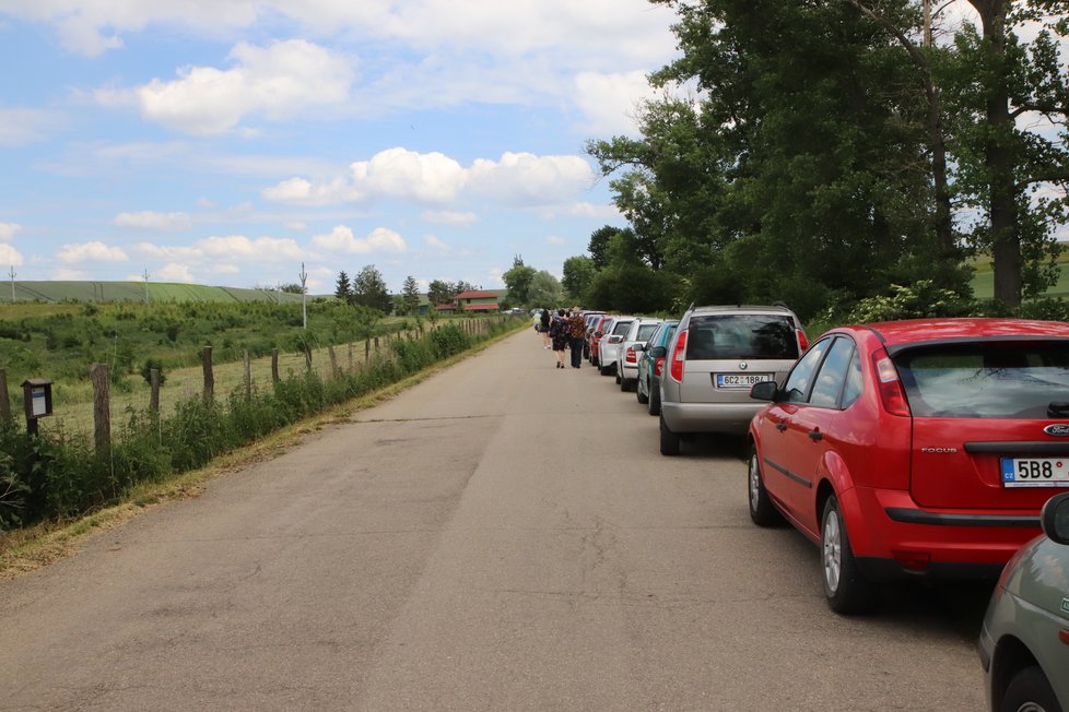 Odhalení památníku věnovaného památce zesnulým horníkům na dole Dukla v Šardicích ze dne 9. června 1970.