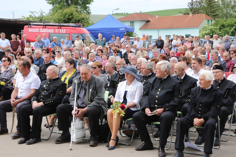 Ani 50 let od tragédie lidé na horníky, kteří zahynule na dole Dukla, lidé nezapomněli.