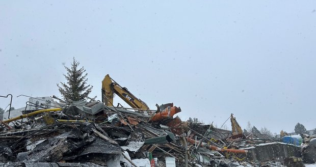 Státní podnik Diamo začal demolovat několik povrchových staveb Dolu Frenštát na Novojičínsku.