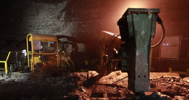 V dole Ndassima zemřelo nejméně 37 horníků.