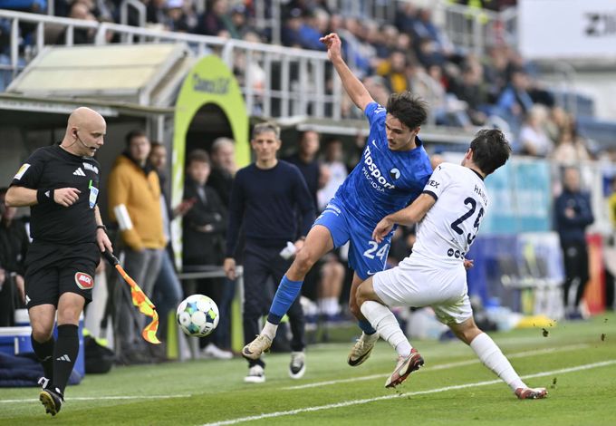 Skopal ven, křičelo se na Slovácku. Je mi to líto, řekl Kováč o Kameníkovi. Řešením Rada? Skopal ven, křičelo se na Slovácku. Je mi to líto, řekl Kováč o Kameníkovi. Řešením Rada?