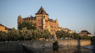 Věřitelé Arca Capital zahájili boj o palác na nábřeží Vltavy