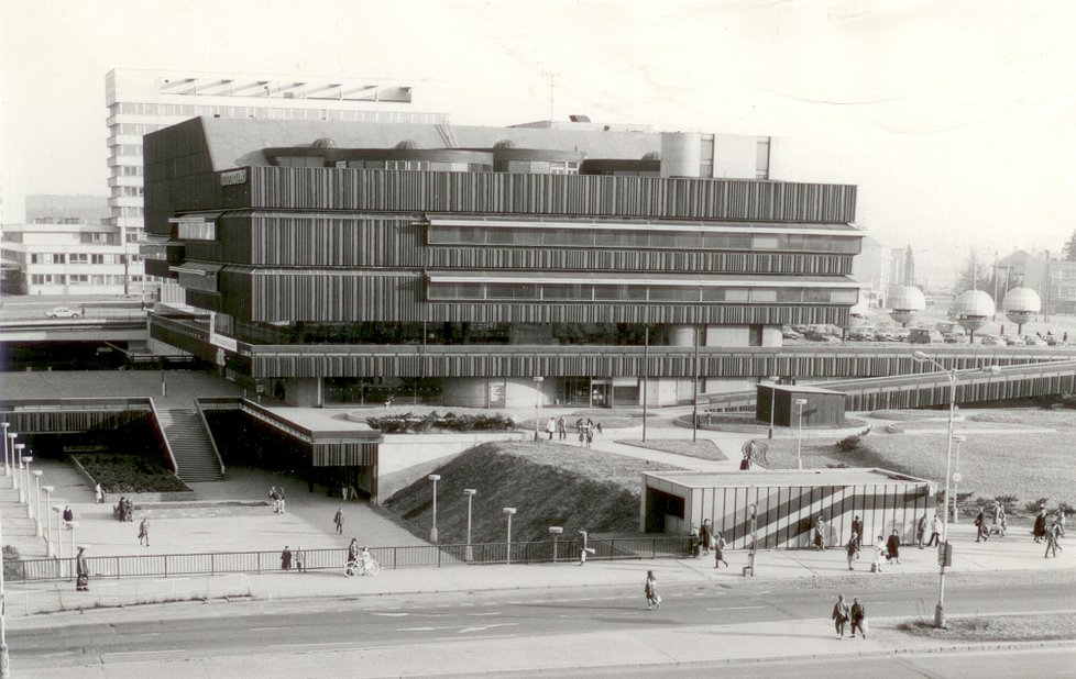 Dům bytové kultury na Budějovické na historickém snímku.