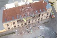 Výbuch domu ve Strančicích u Prahy: Rána se ozvala z kuchyně, stavení je neobyvatelné!