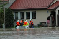 Povodně podmáčely svahy, hrozí demolice domů!