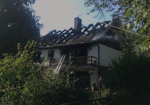 Požár na Rakovnicku: Vzplál rodinný dům.