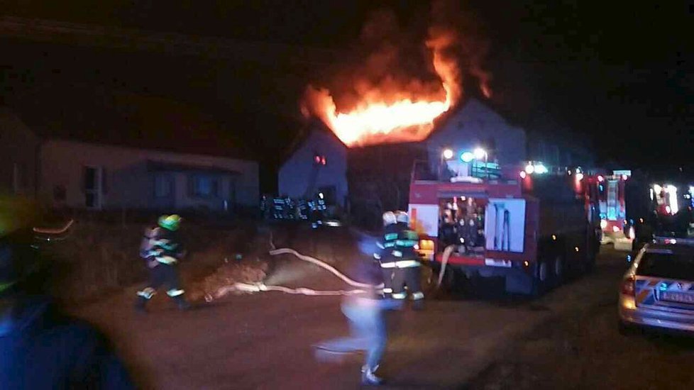 Hasičský zásah u domu v Poličce