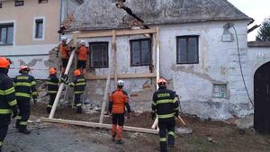 Dělníci kopali v Mešovicích přeložku: Praskl celý dům!