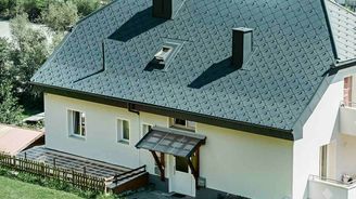 Moderní volba pro váš dům: Hliníková střešní krytina a solární řešení na střechu