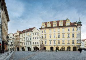 V domech, které přiléhají staroměstské radnici, funguje Pražské kreativní centrum.
