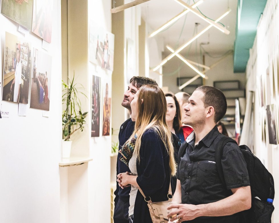 V domech, které přiléhají Staroměstské radnici, funguje Pražské kreativní centrum. Na jeho činnosti se podílí i Skautský institut.