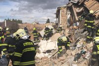 Dům na Prostějovsku vyletěl do povětří: Zemřel mladý hasič, po kterém zůstal syn (5)