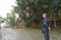 V Plzni se zřítil dům! Dron a vycvičený pes pátrali v troskách po obětech