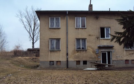 Otec, matka a deset dětí bydlelo v dvoupokojovém bytě v tomto domě.