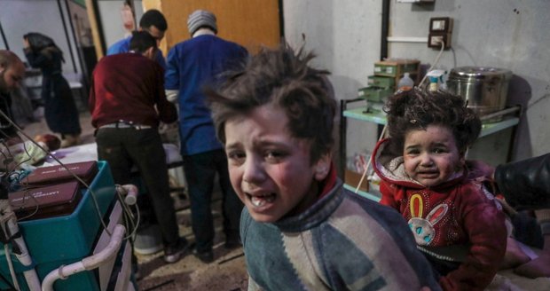 Oběti chemického útoku v syrské Dúmě čeká exhumace. Kvůli dalšímu vyšetřování