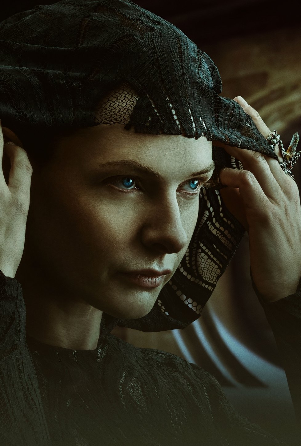 Jessica (Rebecca Ferguson) je členkou ženského společenství Bene Gesserit a konkubínou vévody Leta Atreida. Naučila se dokonale analyzovat své pocity, potlačit v sobě slabost a pozvednout svého ducha na vyšší úroveň.