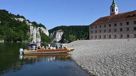 Hladina Dunaje mezi klášterem Weltenburg a Kelheimem