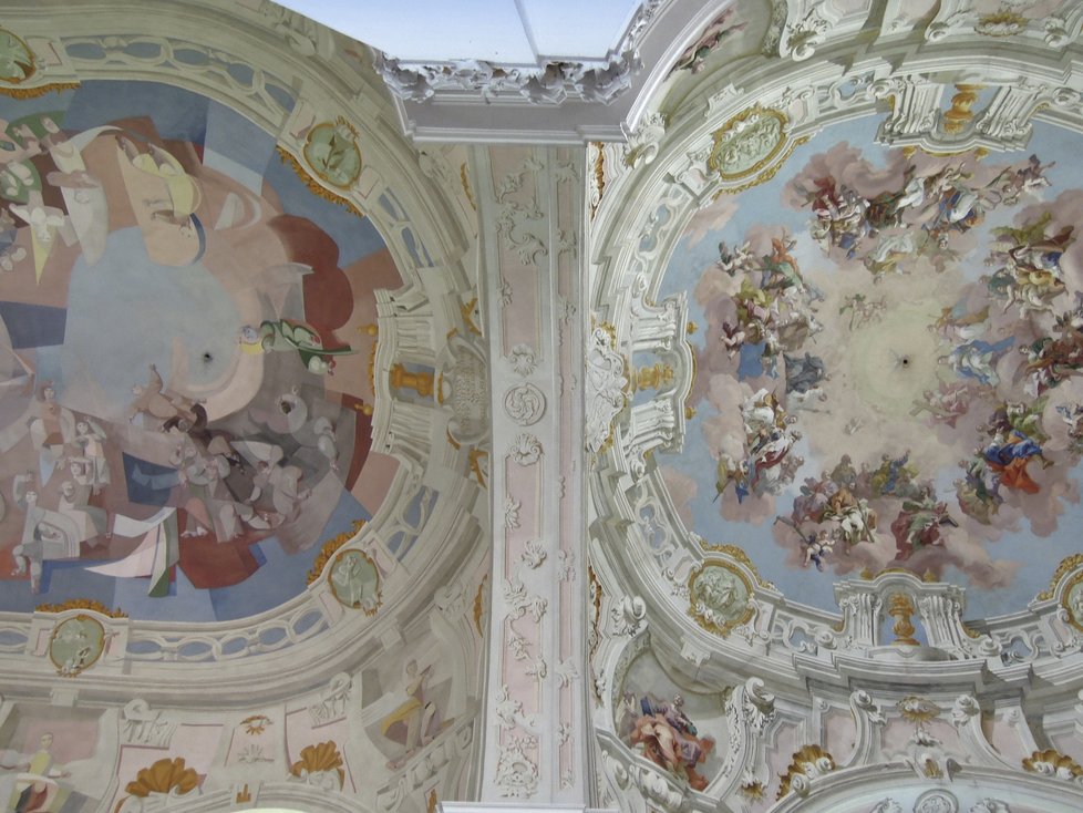 Klášter Engelzell má unikátní kubistický strop.