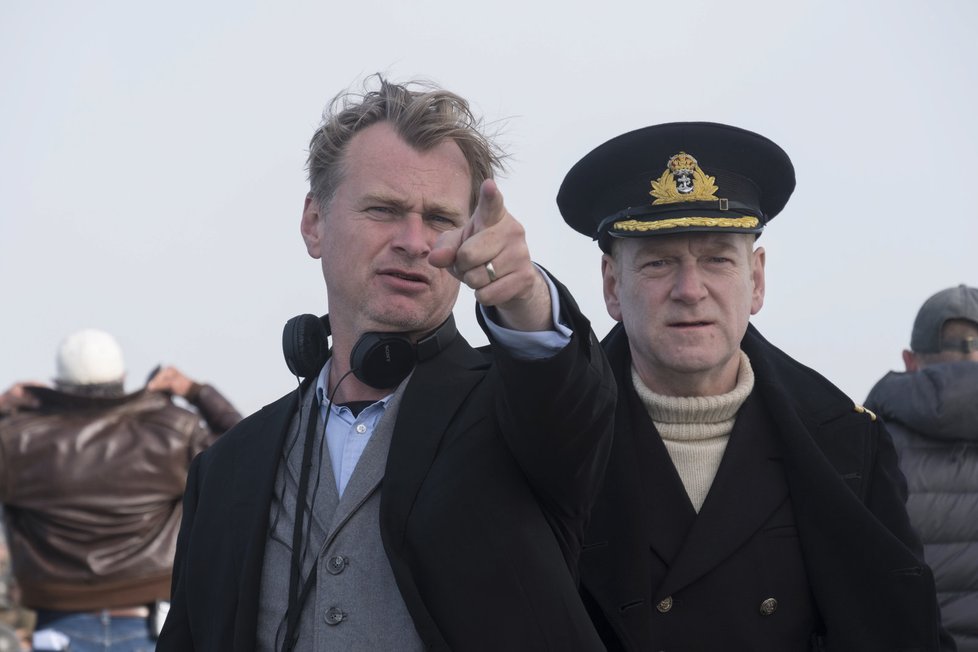 Režisér a scenárista filmu Christopher Nolan (vlevo) s jedním z hvězdných herců snímku Kennethem Branaghem (56)