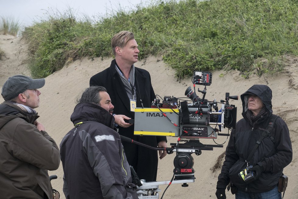 Režisér a scenárista filmu Christopher Nolan při natáčení