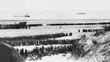 Evakuace britských expedičních sil poblíž francouzského přístavz Dunkerk.