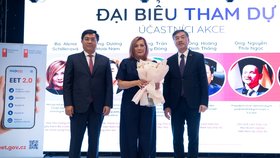 Duong Hoai Nam, Hoang Dinh Thang a alena Schillerová na konferenci EET 2.0 konající se v pražské Sapě