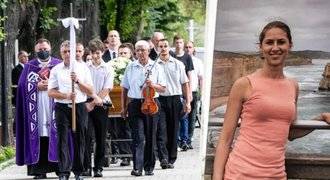 Hokejista Ďurák pohřbil milovanou manželku (†39): Den po narozeninách dcerky (3)!